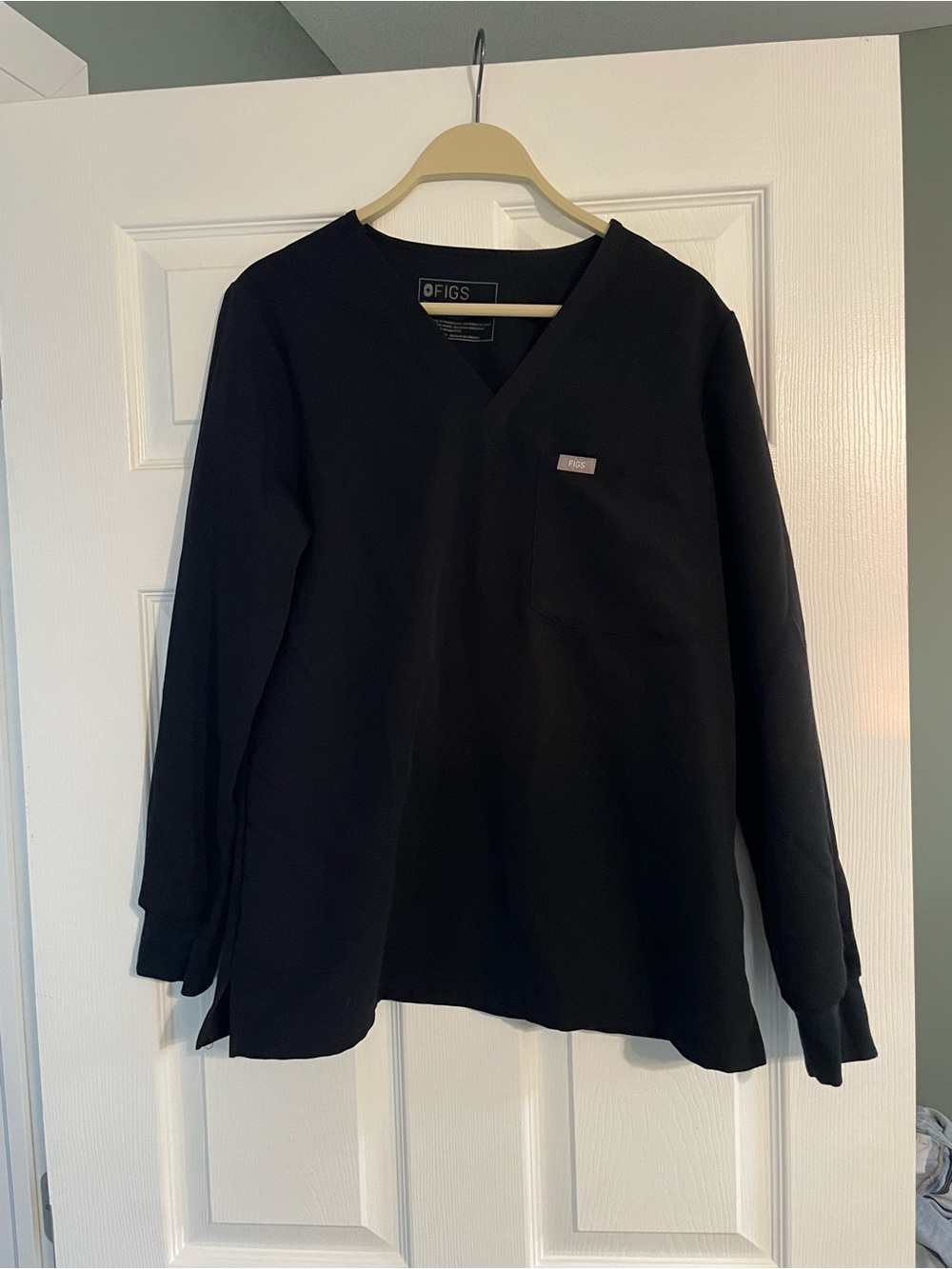 FIGS Woman’s Black Long Sleeve V-Neck Scrub Top